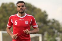 سینا عشوری یک ماه از میادین فوتبال دور است