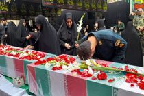 لحظاتی از وداع خانواده‌های شهدای حمله اسرائیل به ایران با پیکر شهدا + فیلم