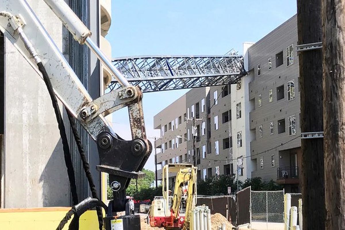 سقوط جرثقیل در دالاس آمریکا