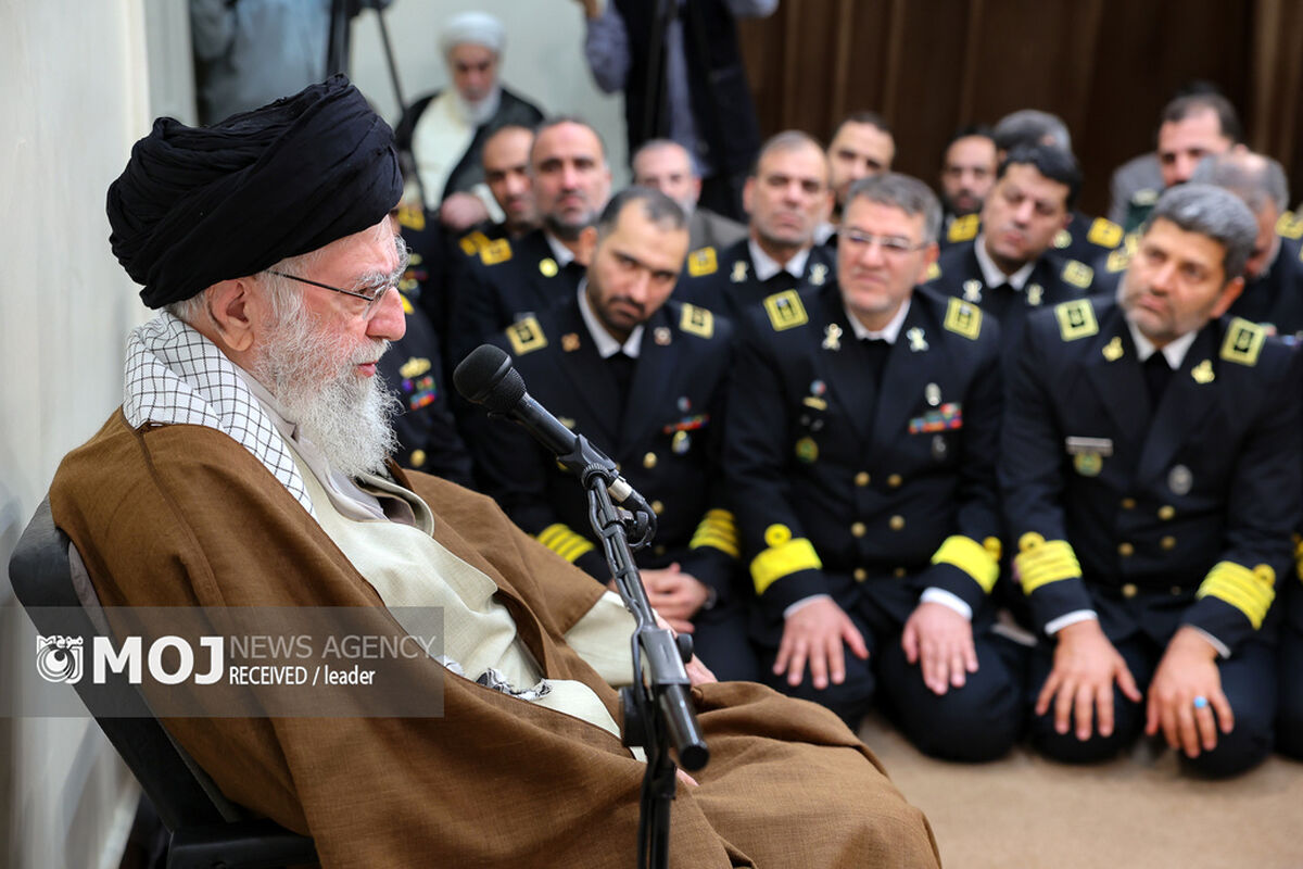 دیدار فرماندهان نیروی دریایی ارتش با رهبر انقلاب اسلامی