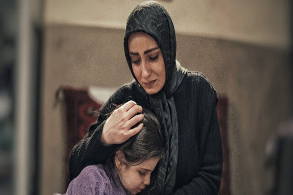 سریال بی همگان