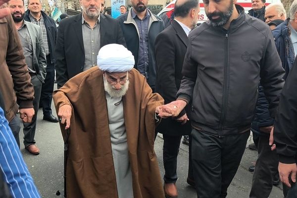 آیت الله جنتی در راهپیمایی ۲۲ بهمن تهران حضور یافت