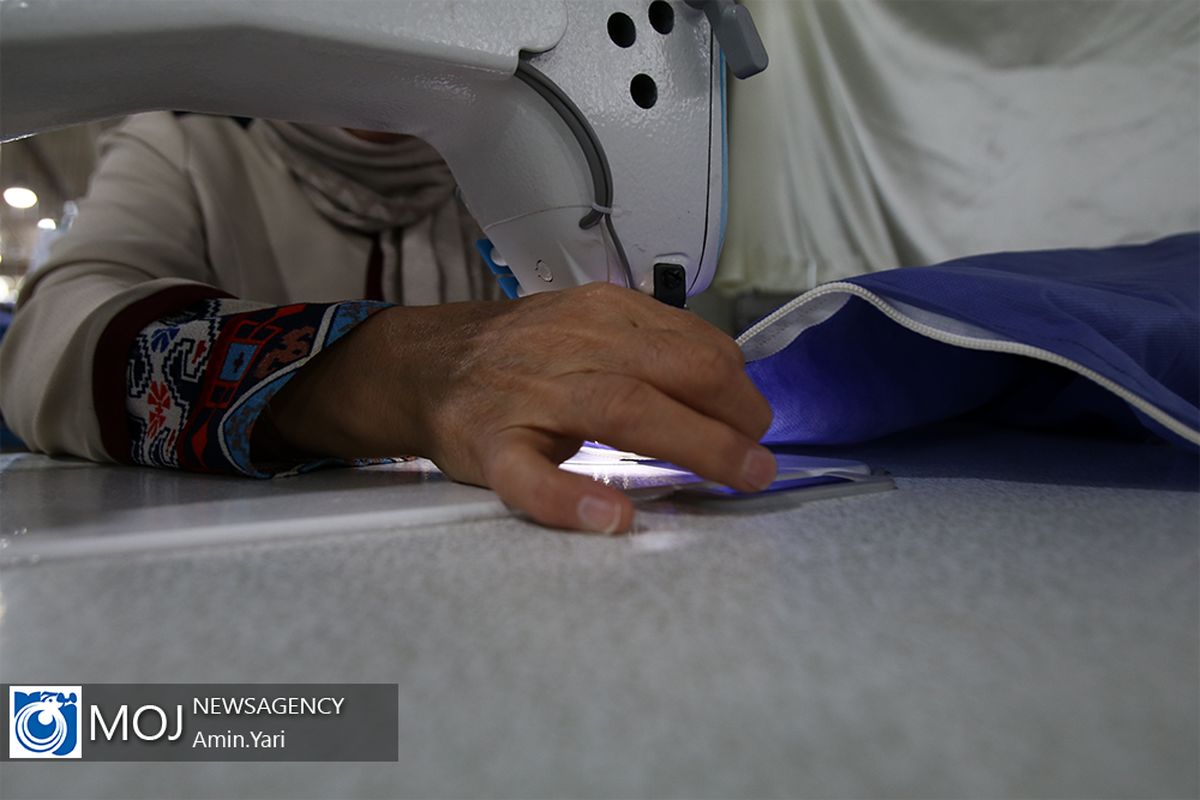 تغیر کاربری کارگاه تولیدی لباس های نظامی به ماسک و گان 