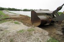  آغاز عملیات برداشت جاده احداثی در تالاب استیل 