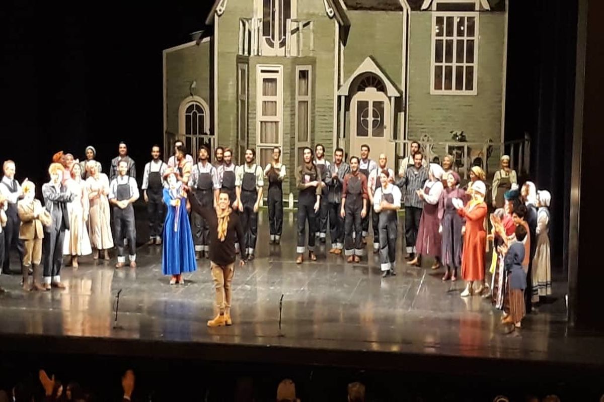 اجرای پایانی نمایش مری پاپینز