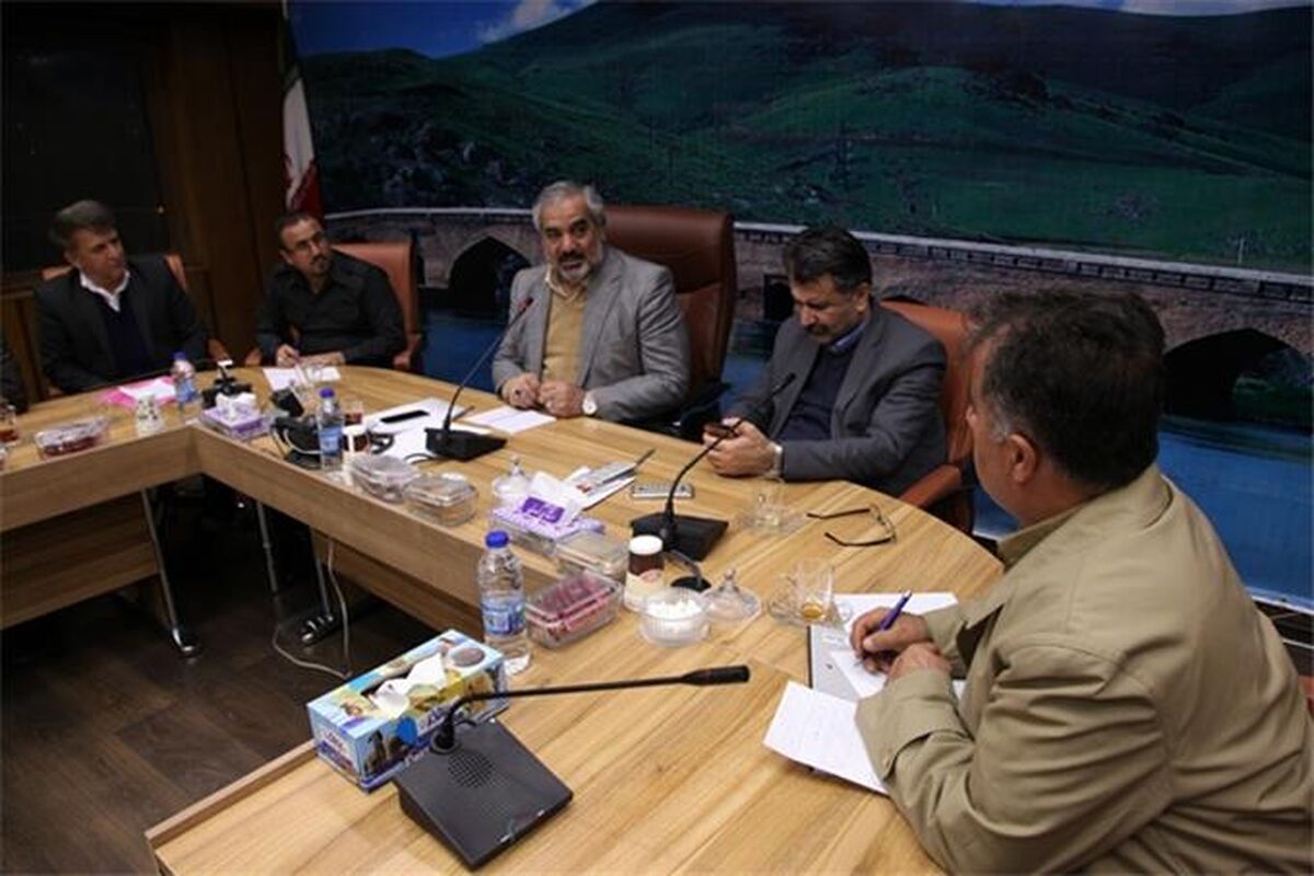 نشست استاندار با شوراها