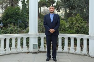 وزیر امور خارجه به تهران بازگشت