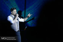 بابک جهانبخش با «احساس» روی صحنه برج میلاد