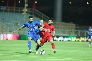 استقلال و تراکتور با یک روز تاخیر به مصاف هم می‌روند