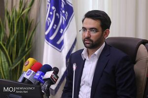 لایو جنجالی آذری جهرمی در ارتباط با سرویس های ارزش افزوده/ دعوت به مناظره زرآبادی نماینده مجلس