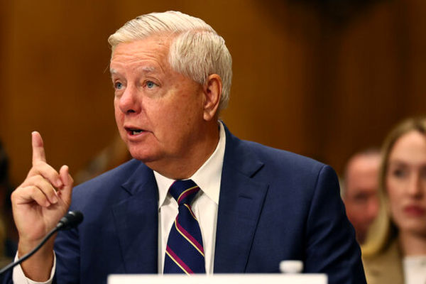 هشدار سناتور جنگ‌طلب آمریکا درباره نواقص طرح صلح ترامپ