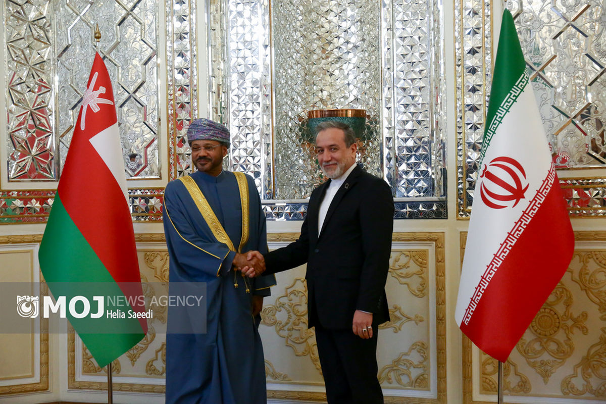 دیدار و کنفرانس مطبوعاتی وزیر امور خارجه ایران و عمان
