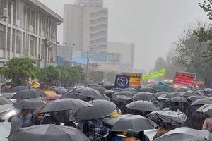 حضور پرشور مردم دیارمیرزا کوچک جنگلی در راهپیمایی ۱۳ آبان