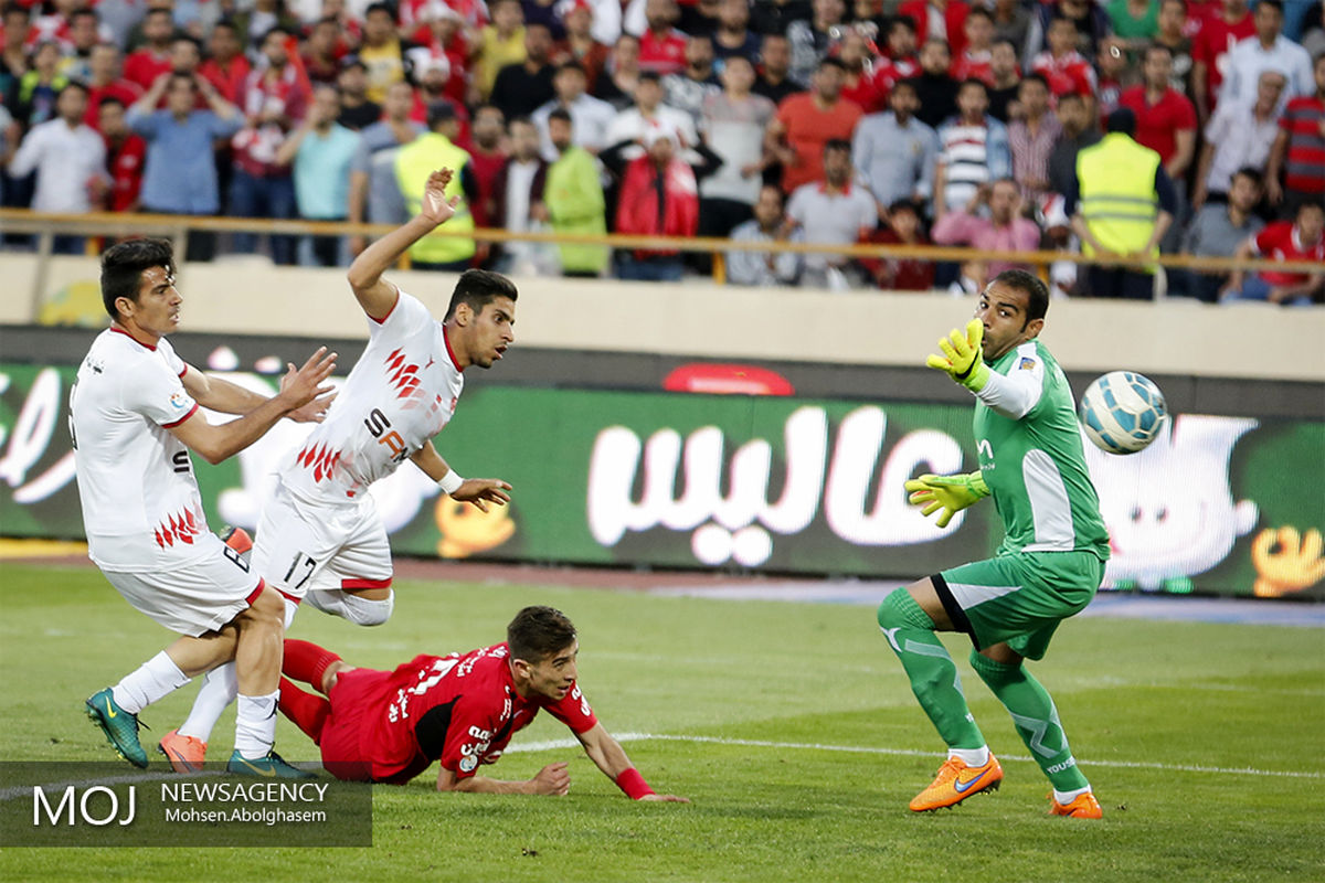دیدار تیم های فوتبال پرسپولیس تهران و پدیده مشهد
