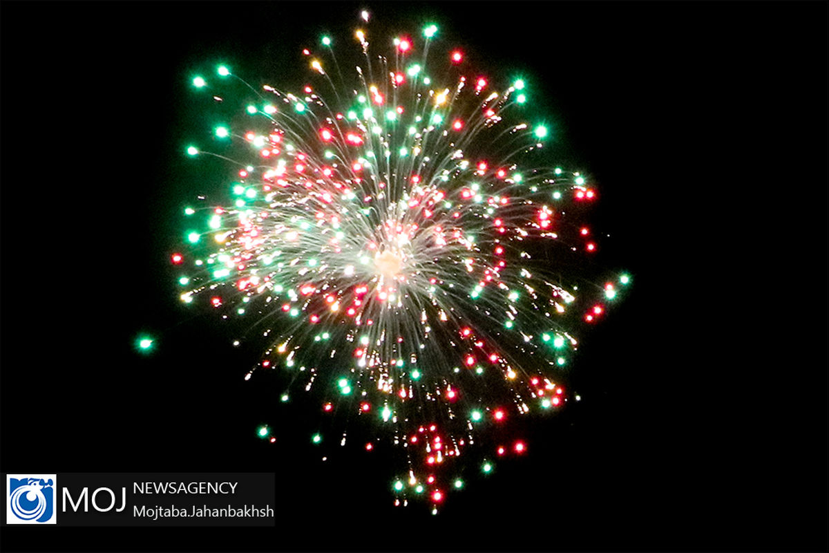 نورافشانی میادین شهر اصفهان در شب ۲۲ بهمن