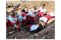 لحظه پیدا شدن پیکر پسر بچه 10 ساله در سیل جاده چالوس + فیلم و تصویر