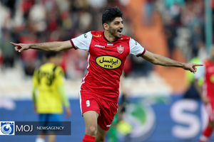 دیدار تیم های فوتبال پرسپولیس و نفت مسجد سلیمان