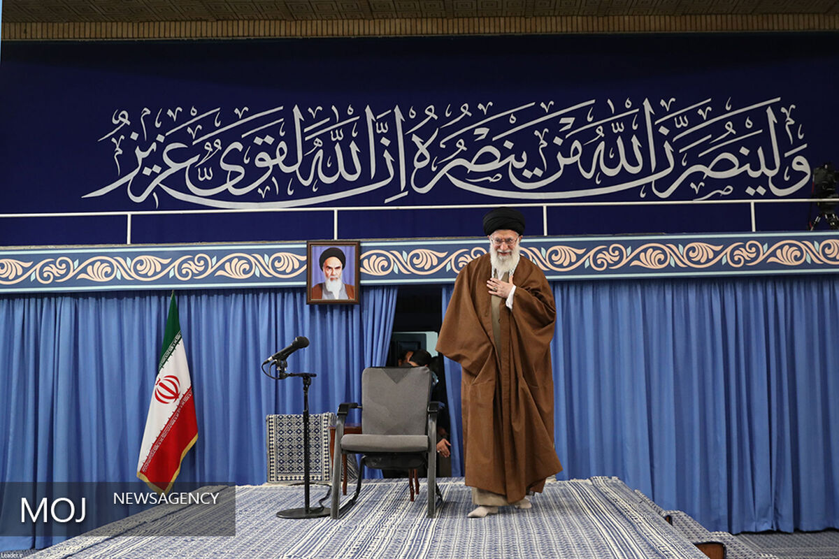 دیدار دانش‌آموزان و دانشجویان با مقام معظم رهبری