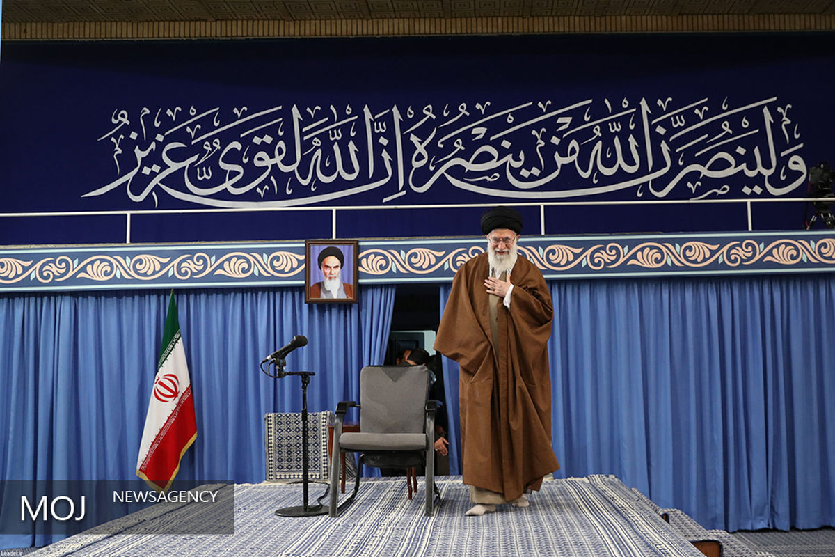 دیدار دانش‌آموزان و دانشجویان با مقام معظم رهبری