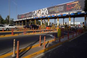 فضاسازی شهر قم با اکران تبلیغات در ۱۳۰ سازه شهری