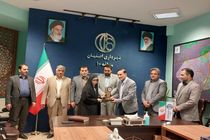 تجلیل از خواهران حافظ کل قرآن مجید و قاری بین المللی در منطقه ده شهرداری اصفهان
