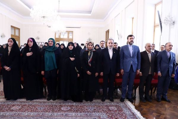 روایت واحد و واقعی از زن ایرانی ارائه دهیم/ به وجود زنان ایرانی خارج از کشور افتخار می‌کنیم