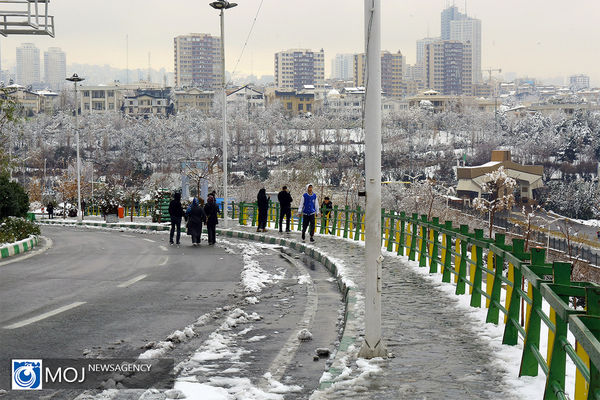 باران و برف بخش بزرگی از کشور را فرا می‌گیرد