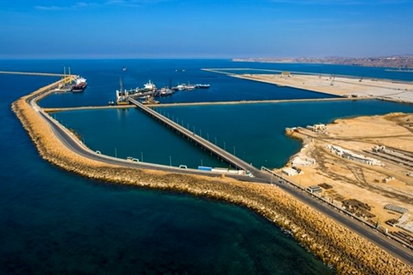 عملیات اجرایی ریل‌گذاری در بندر شهید بهشتی چابهار با دستور وزیر راه آغاز شد