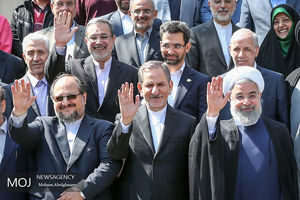 دولت عزمی برای رفع مشکلات اقتصادی ندارد/ کشور به عقب رانده شده است