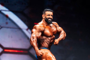 لحظه اعلام هادی چوپان به عنوان قهرمان مردمی مستر المپیا ۲۰۲۵ + فیلم