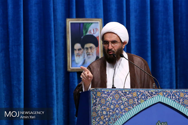 امام جمعه موقت تهران از پایمال شدن «حق زیست عفیفانه» در فرهنگ غربی انتقاد کرد