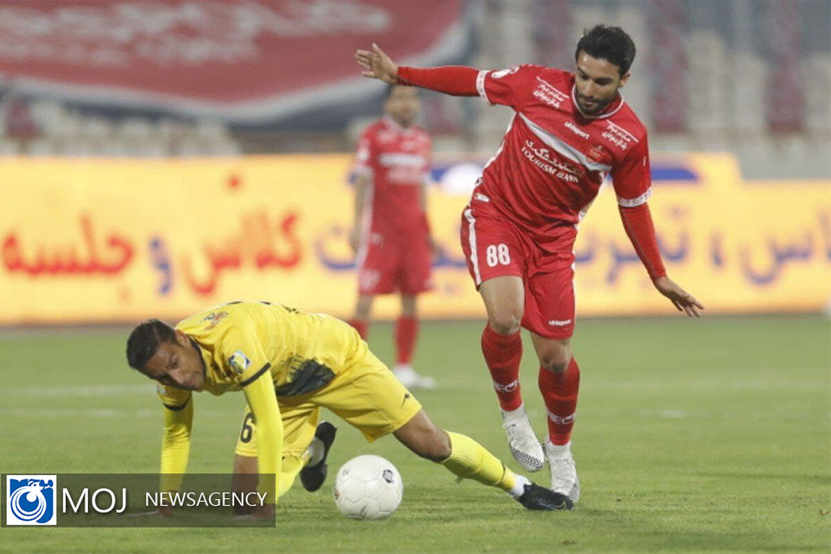 دیدار تیم های فوتبال پرسپولیس و فجرسپاسی شیراز