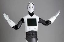 حضور نخستین پلیس آهنی در پلیس دوبی