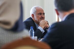 حضور ظریف در نشست آکادمی دیپلماتیک بین‌الملل پاریس