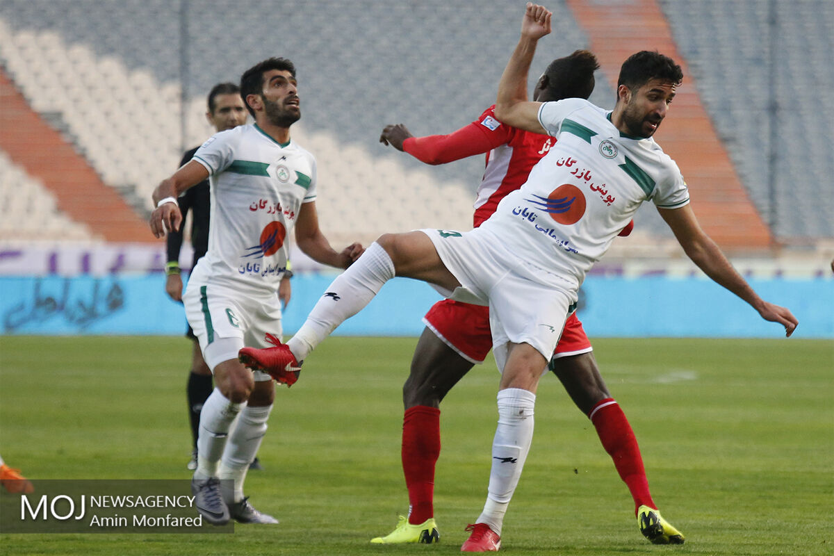 دیدار تیم های فوتبال پرسپولیس و ذوب آهن اصفهان