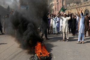 تظاهرات در بنگلاش درپی اهانت به ساحت مقدس پیامبر اکرم