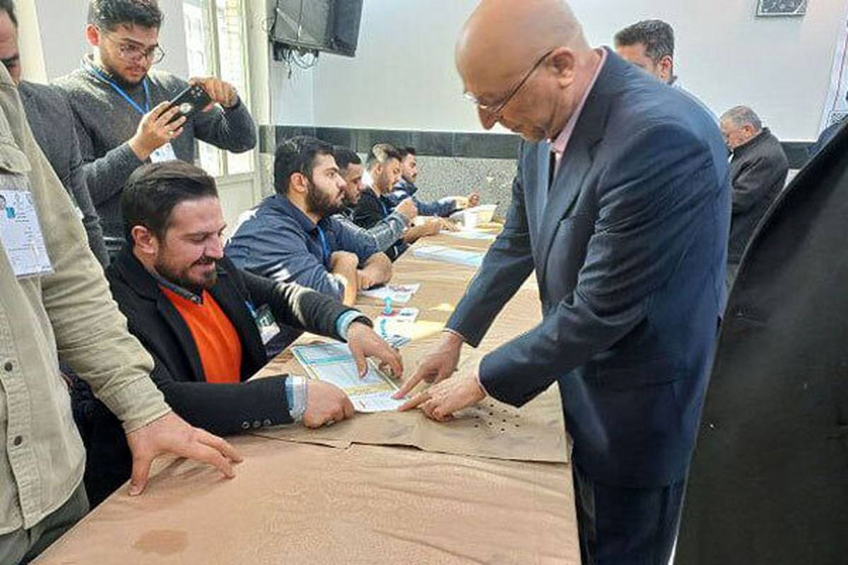وزیر علوم در صندوق رای