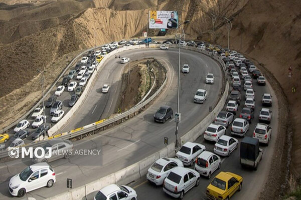 جاده چالوس زیر بار ترافیک سنگین است
