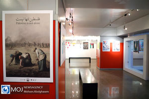 نمایشگاه کاریکاتور و پوستر هفته هنر انقلاب