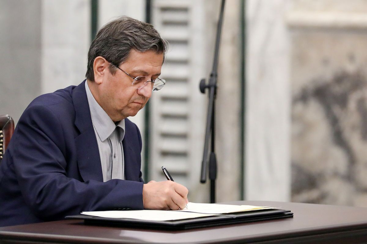 عبدالناصر همتی ، وزیر اقتصاد