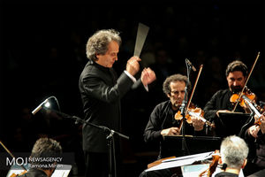 اجرای ارکستر سمفونیک تهران به رهبری شهرداد روحانی