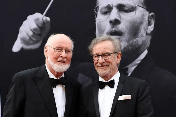 استیون اسپیلبرگ جایزه موسیقی گرمی گرفت!