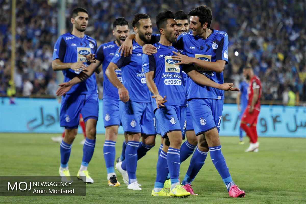 دیدار تیم های فوتبال استقلال تهران و تراکتورسازی تبریز