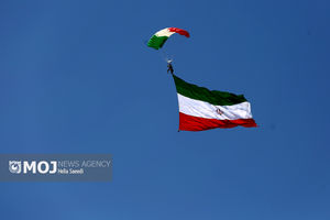 رژه خودرویی و موتوری نیروهای مسلح در مازندران؛ پرچم ایران در شهرها به اهتزاز درآمد