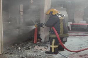 آتش‌سوزی صبحانه‌خوری در خیابان حافظ بندرعباس بدون تلفات جانی مهار شد