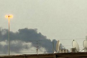 پروازها در فرودگاه منامه متوقف و شلیک موشک‌ها به مقر ناوگان پنجم دریایی آمریکا آغاز شد