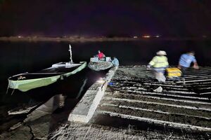 توقیف یک فروند شناور قایق ۵۵ اسب بخار بی هویت شب چراغی در آبهای جاسک