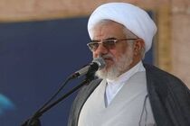 انتقاد امام جمعه بندرعباس از تداوم بحران صف‌های بنزین 