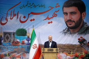  امروز راه حل مسائل کشور این است که مردم در میدان باشند