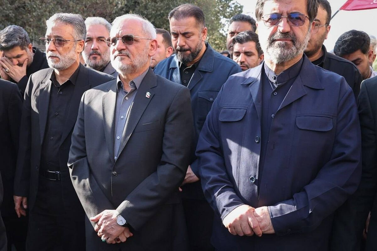 حضور رئیس دفتر رئیس جمهور در مراسم تشییع پیکر پدر  شهید امیر سپهبد موسوی